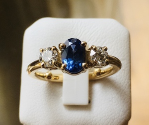 Saphir fin et diamants