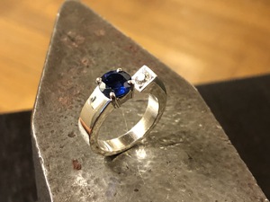 bague or blanc saphir fin et diamant